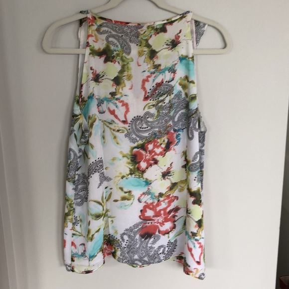 Sunny Leigh Sleeveless Floral Blouse - Picture 3 of 6